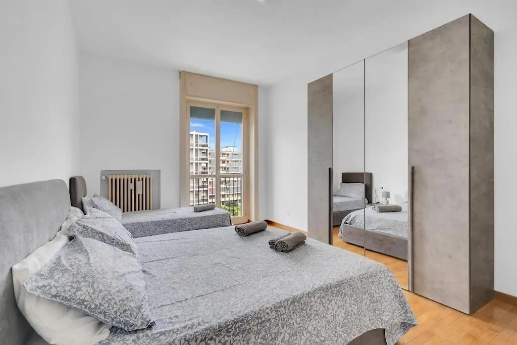 Ca17 -Centrale-Duomo -Central Maxi Apartment - Milano 0*,  İtalya